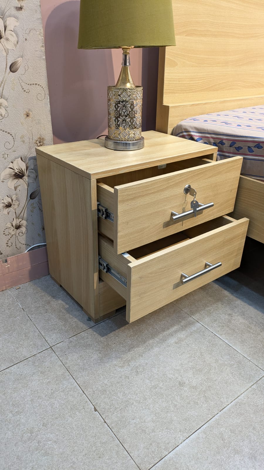 BEAUTIFUL QUEEN SIZE BED – AS GOOD As