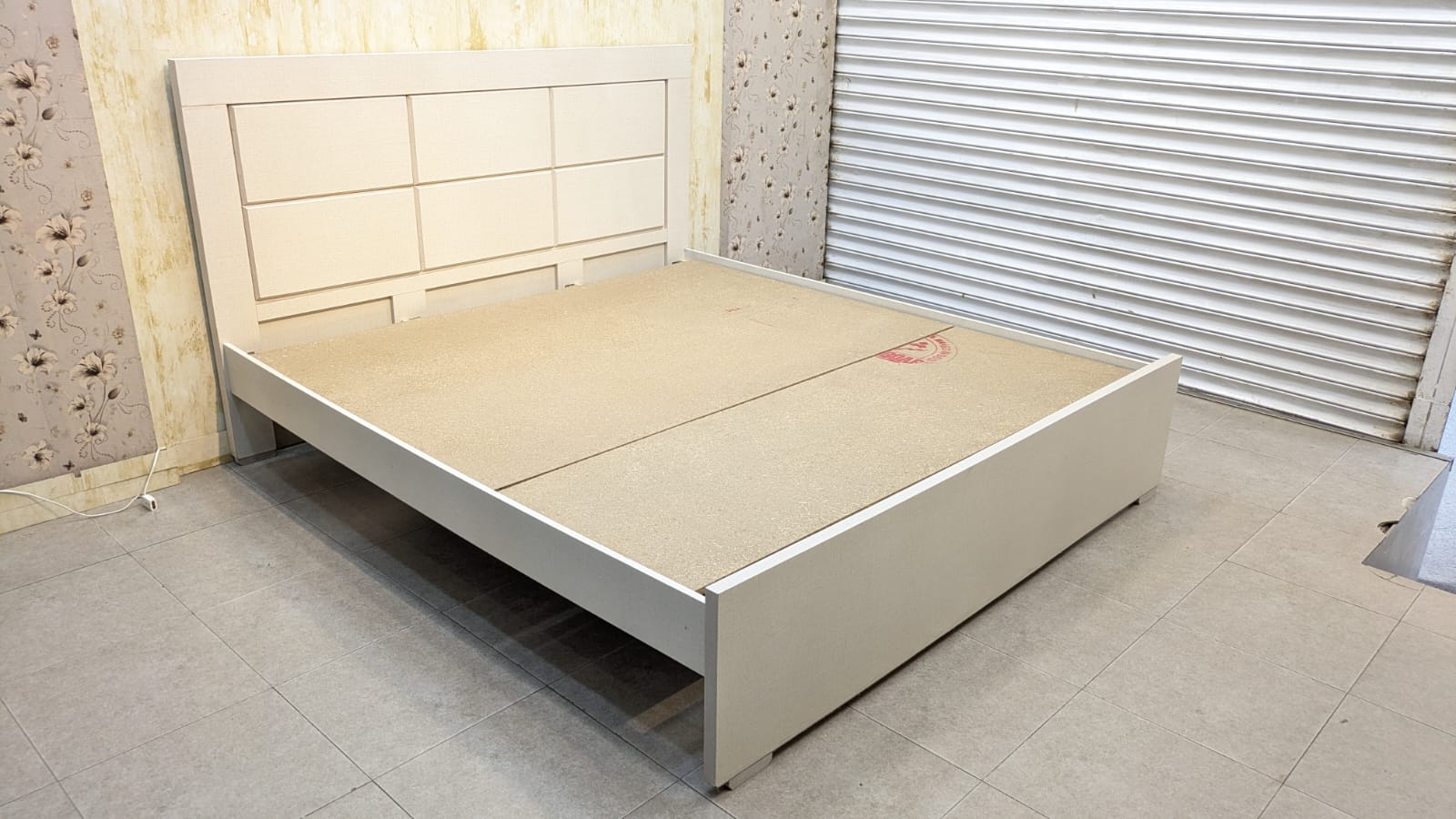 Beautiful King Size Bed – Elegant & Modern Design