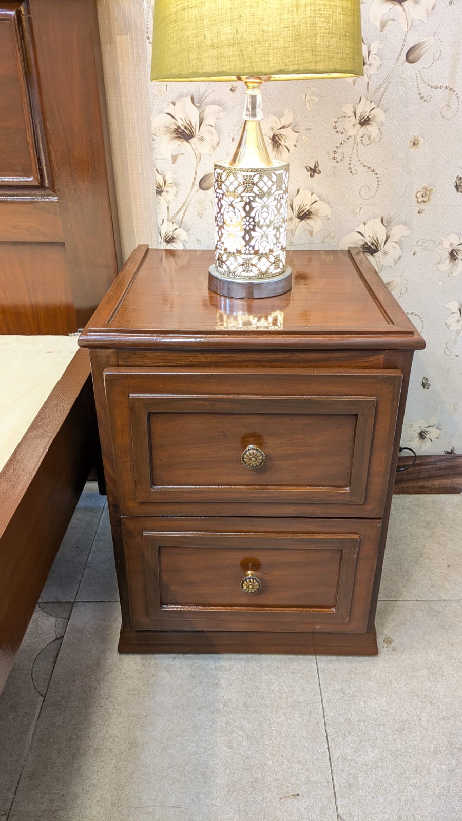 Pair Of Single Beds with 2 Side Tables