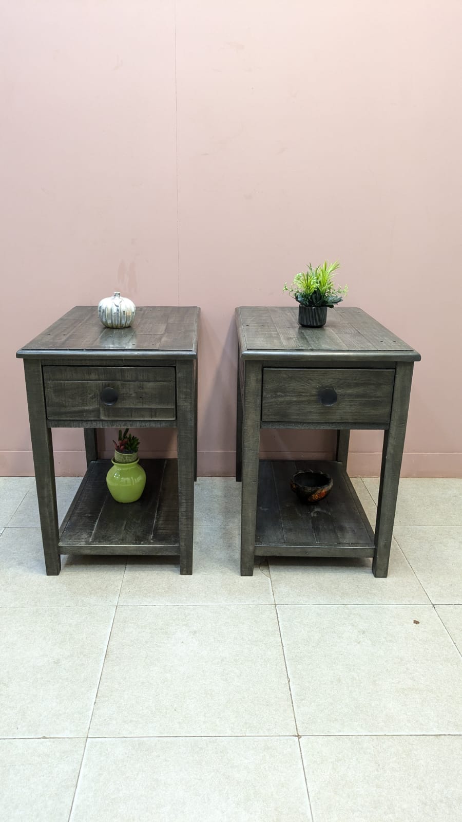 Imported American Ashley Furniture borlofeild Pair of Corner Table