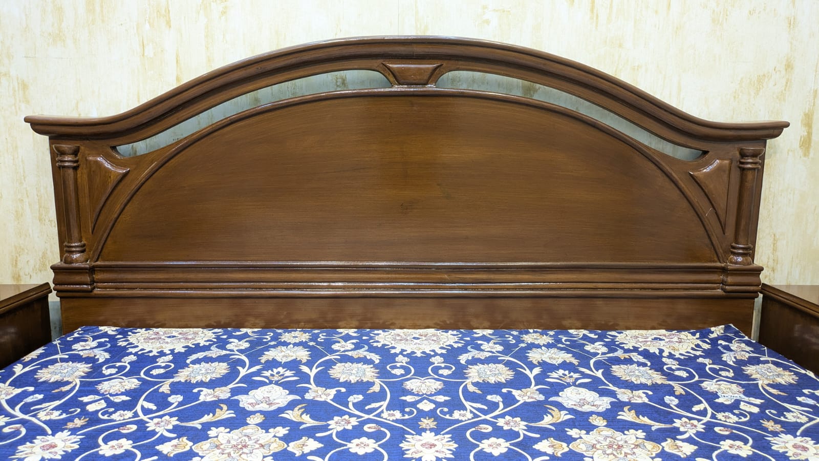 King Size Bed With 2 Side Tables