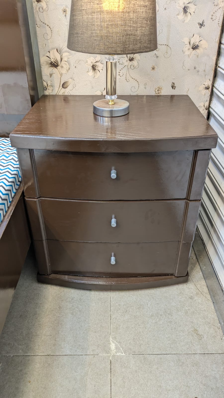 Pair Of Single Beds with 2 Side Tables