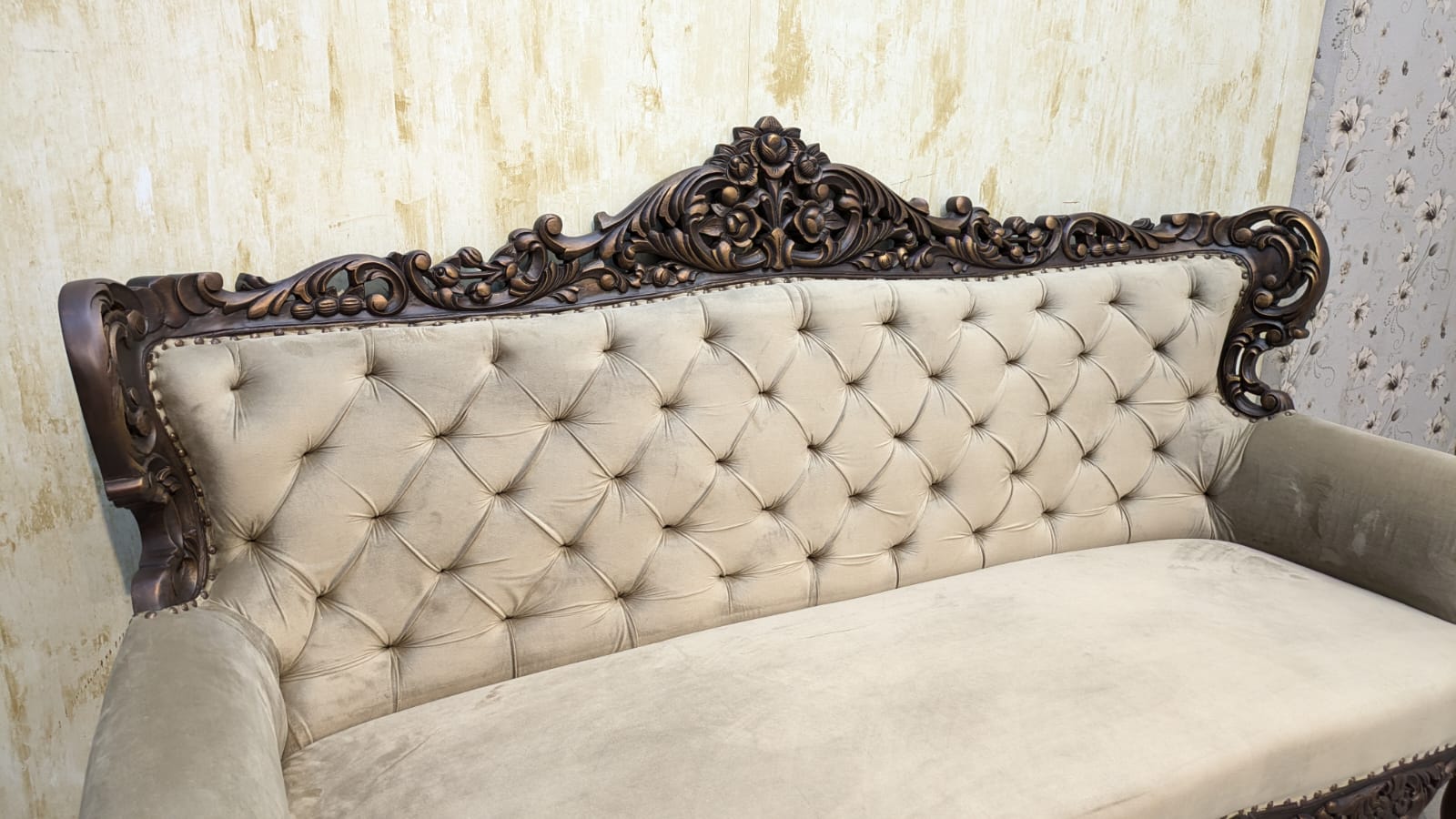 Solid Sheesham Wood Chinioti 5-Seater Sofa Set