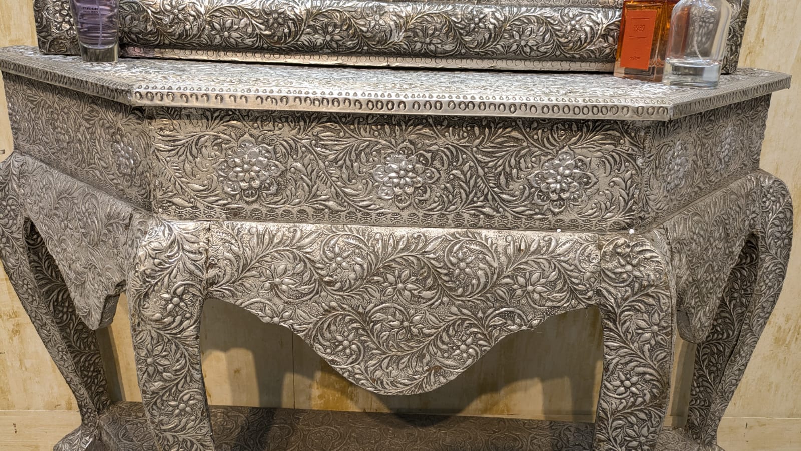 Traditional Silver Embossed Console with Wall Mounted Mirror and 2 Accent Chairs