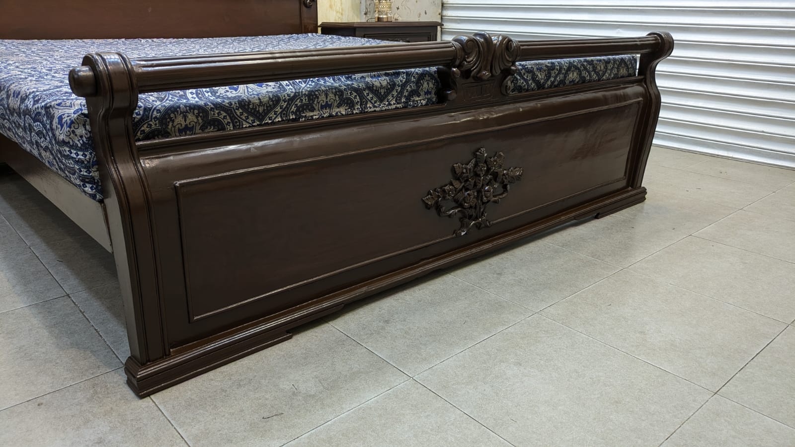 King Size Bed With 2 Side Tables
