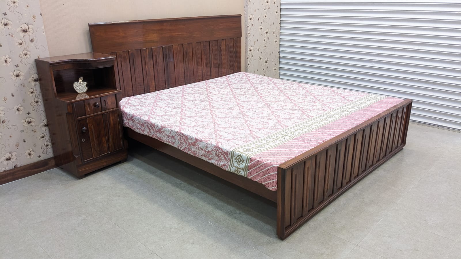 Pure Sheesham Wood King Size Bed with 1 Side Table
