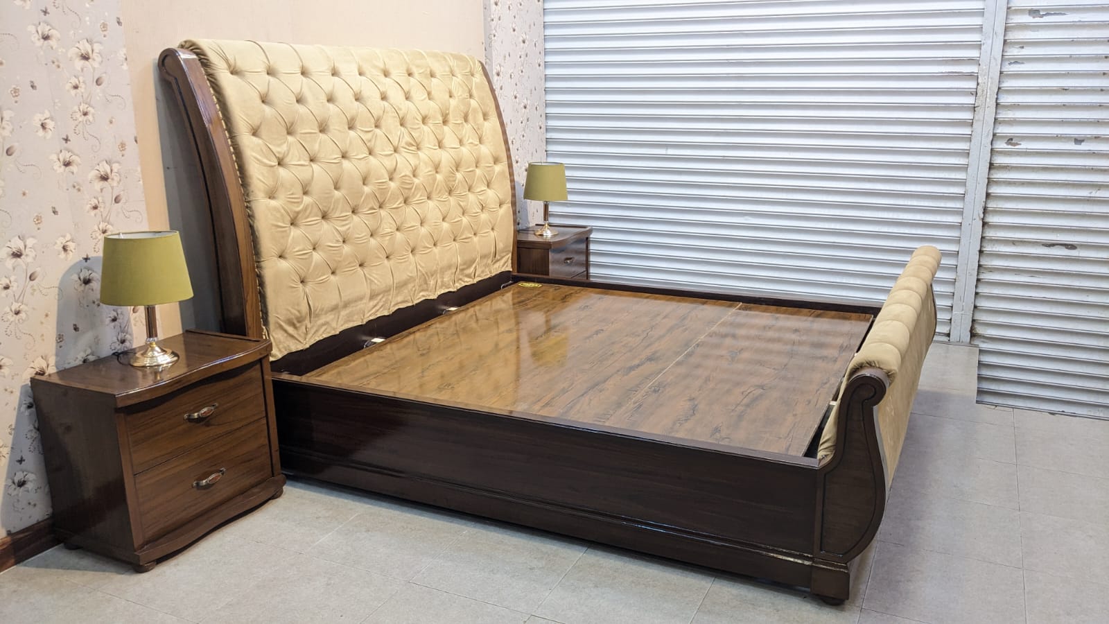King Size Bed With 2 Side Tables