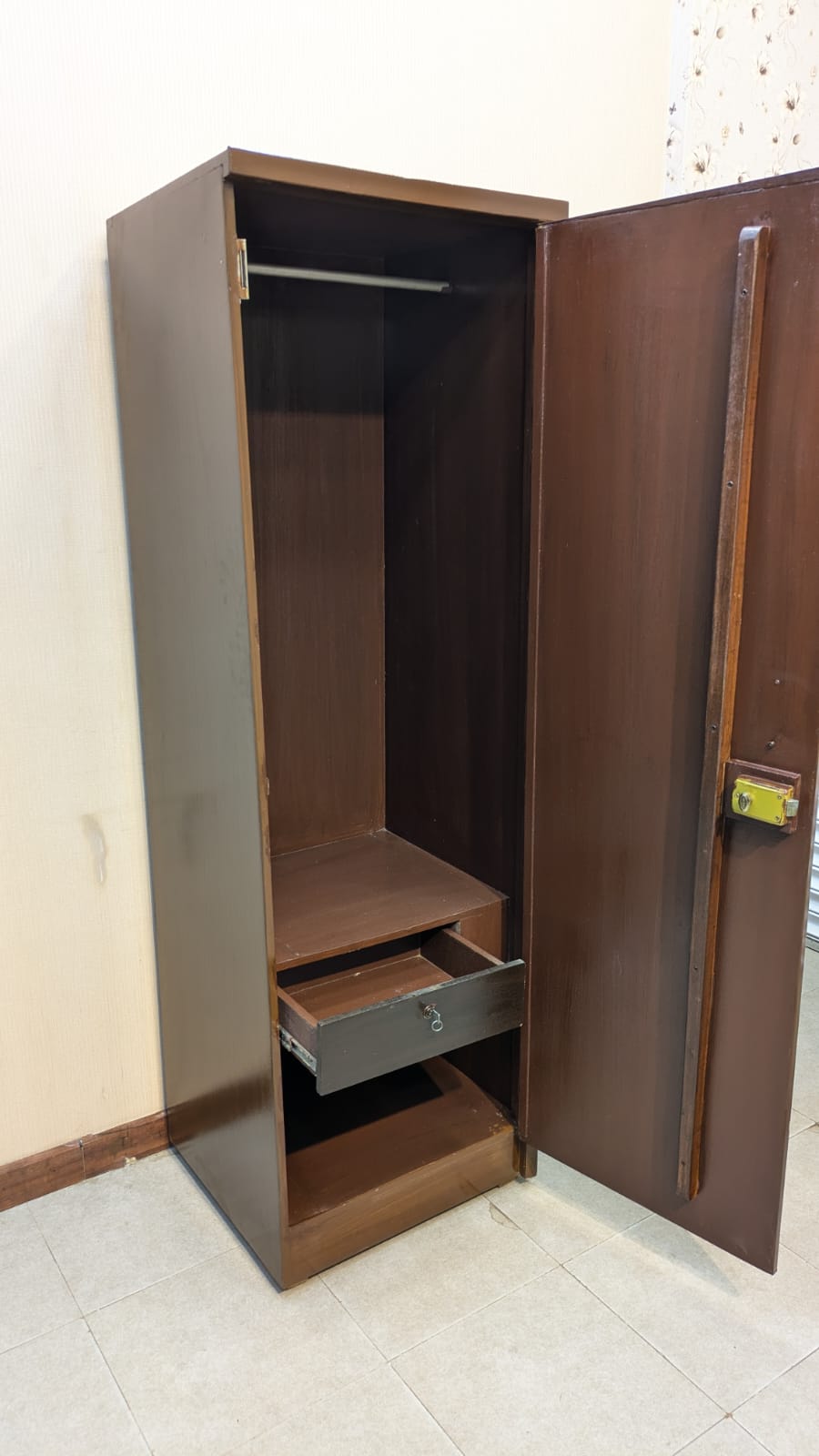 Single Door Almirah
