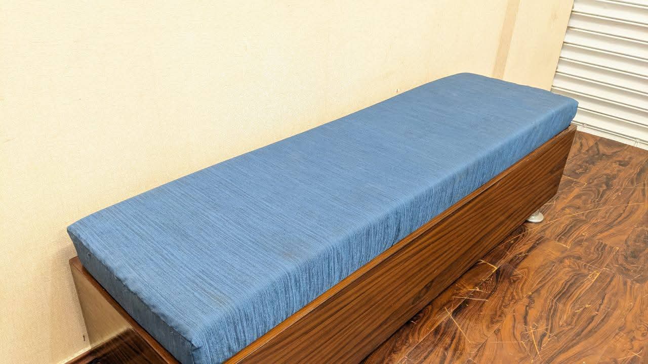 2.5 Seater Seattee