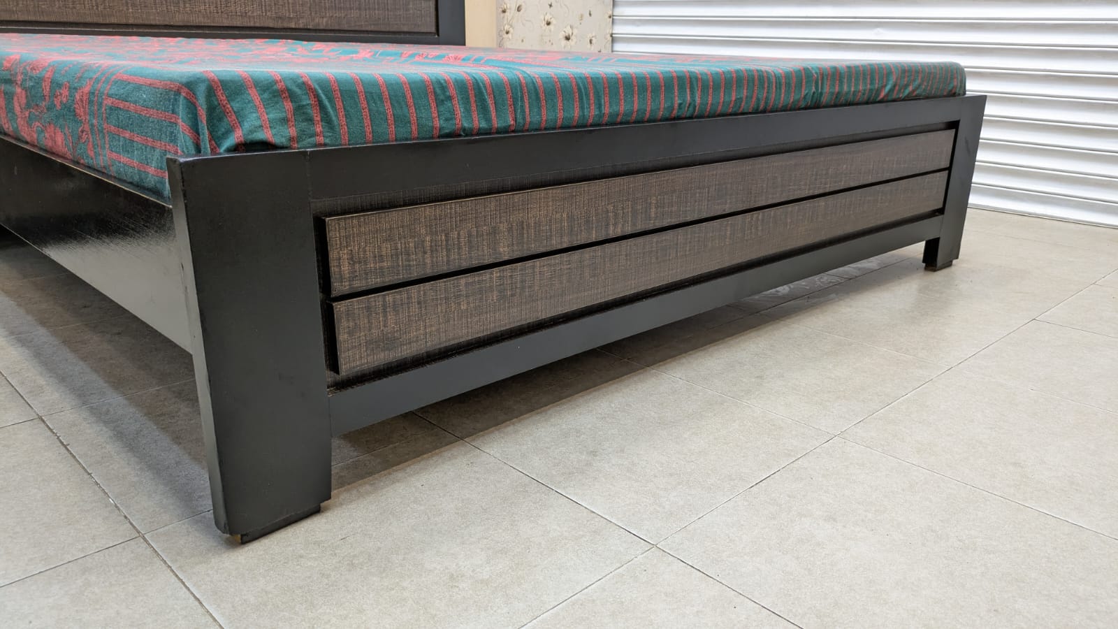 King Size Bed With 1 Side Table