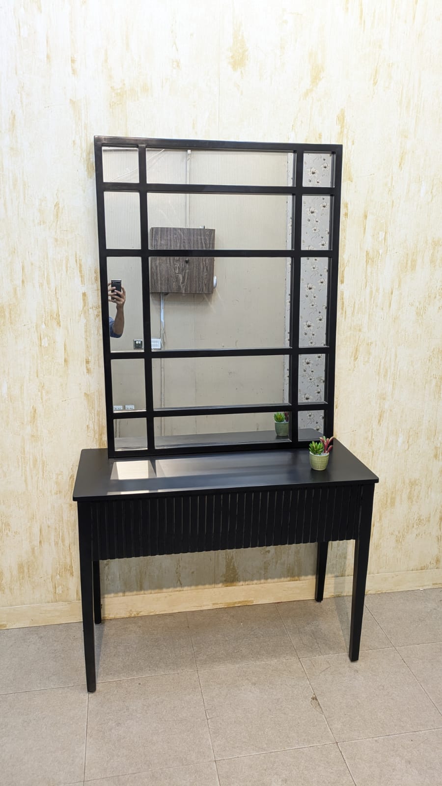 Hoid Console with Wall Mounted Mirror