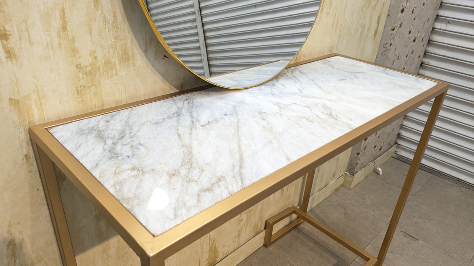 Console with Wall mounted mirror