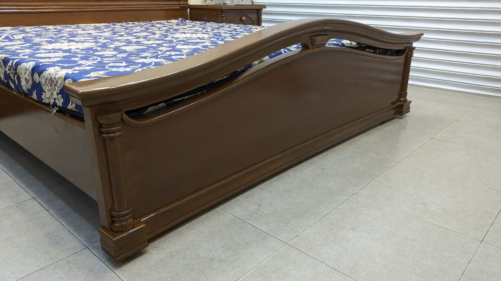 King Size Bed With 2 Side Tables