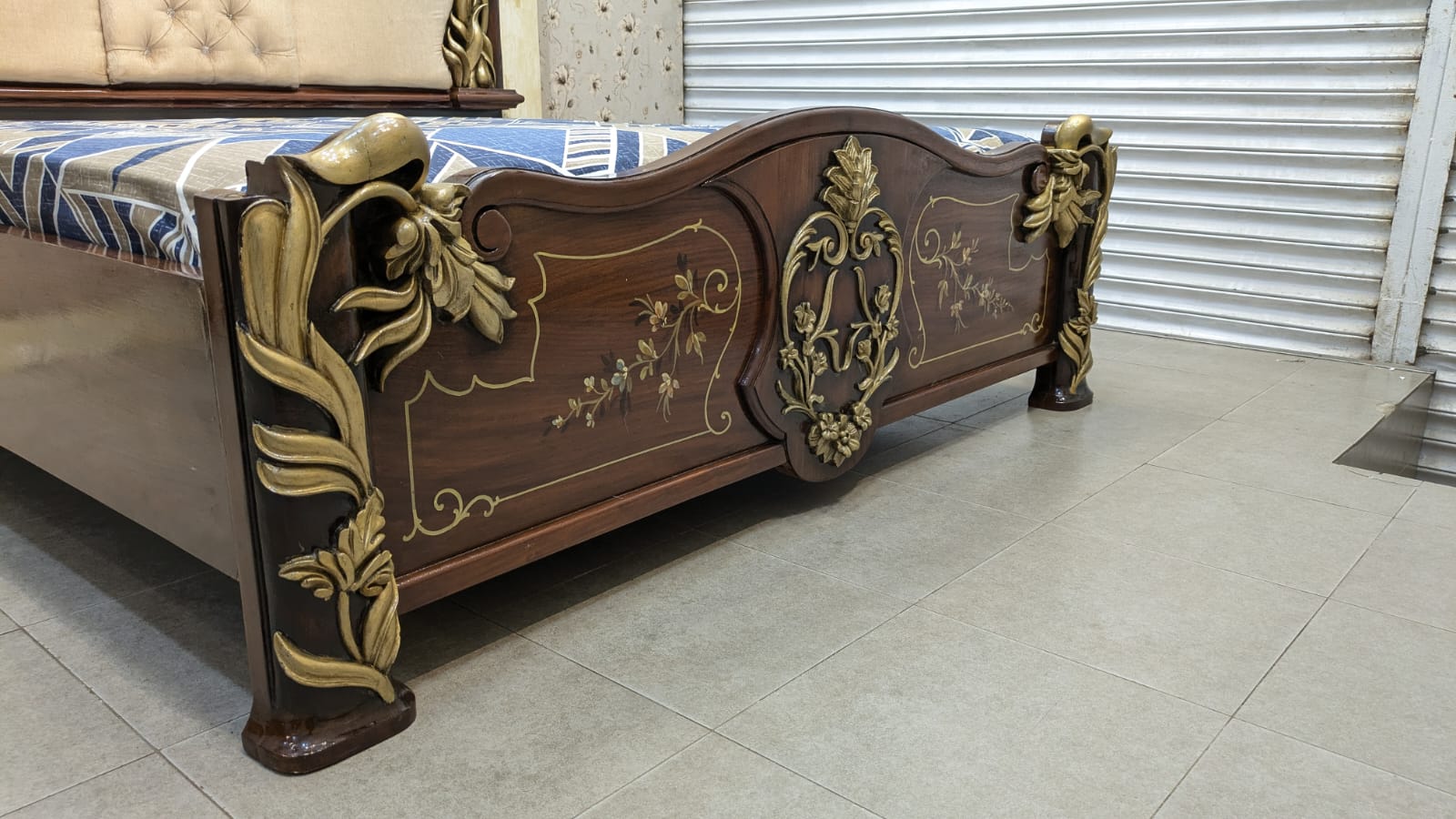 Luxurious King Size Bed