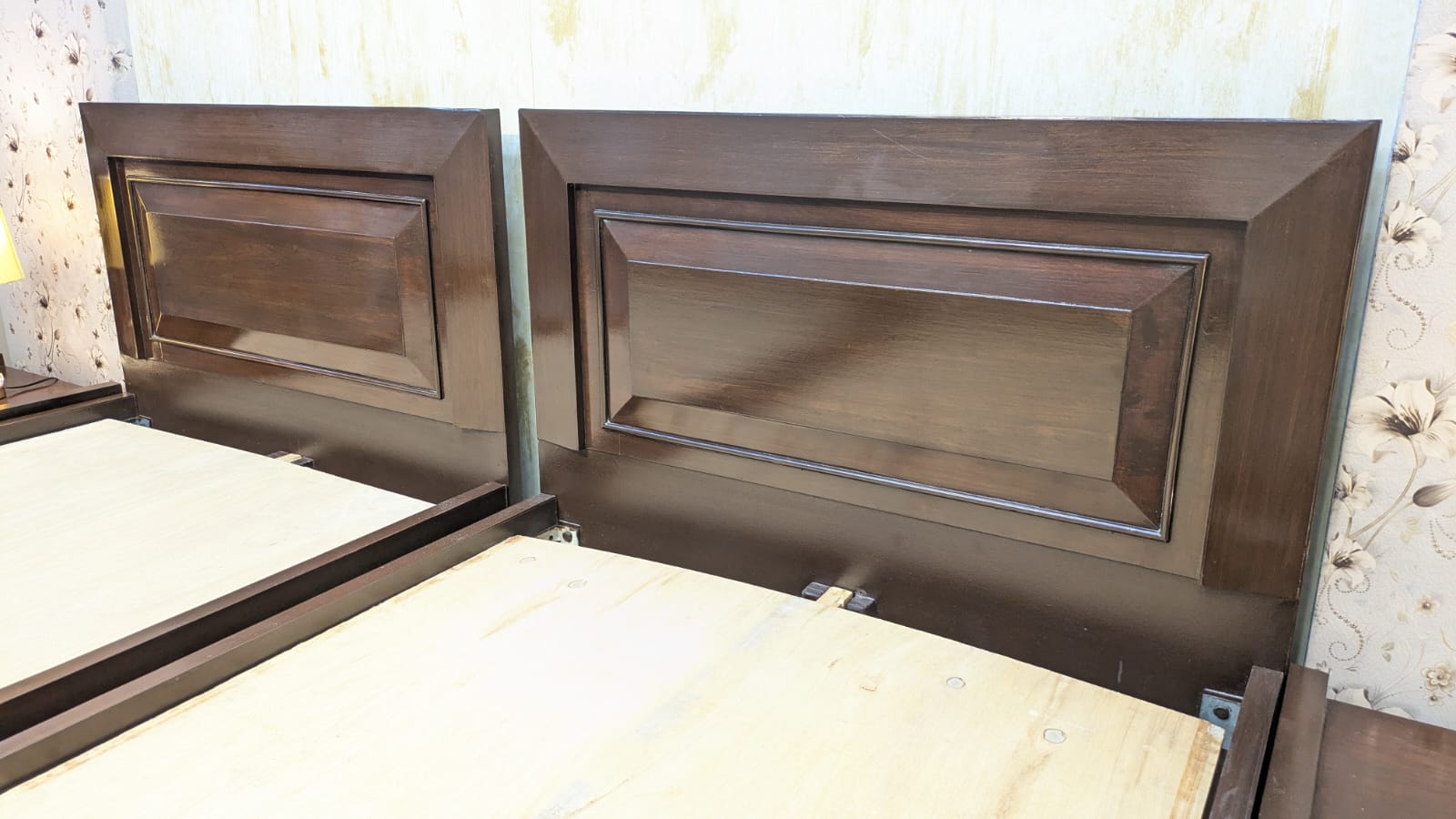 Pair Of Single Beds with 2 Side Tables