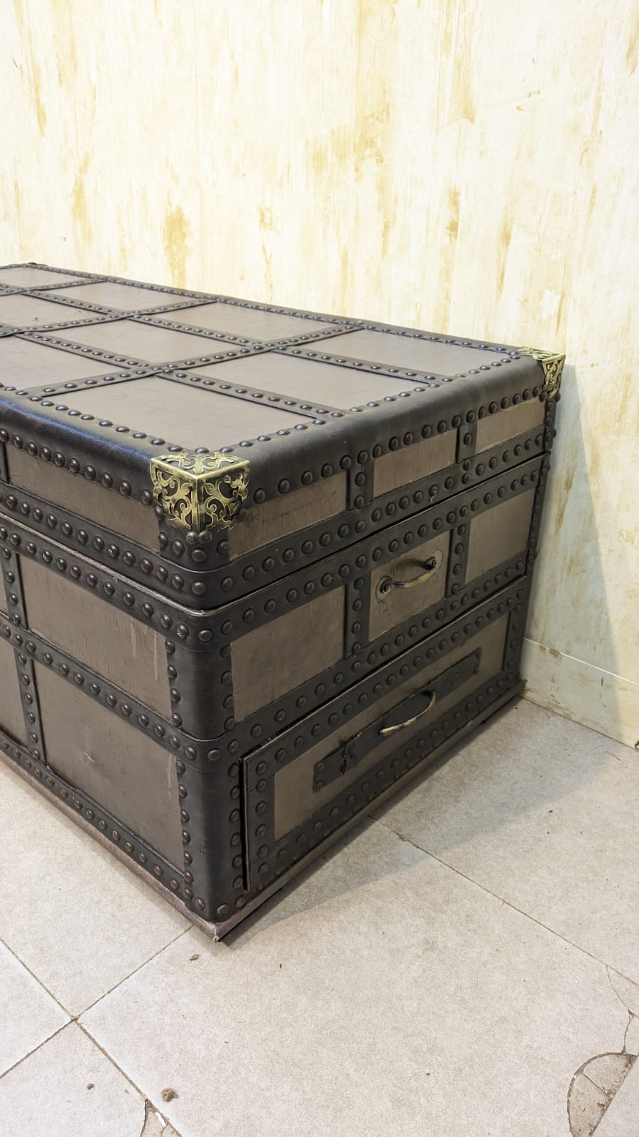 Beautiful Vintage Storage Trunk Elegant spacious