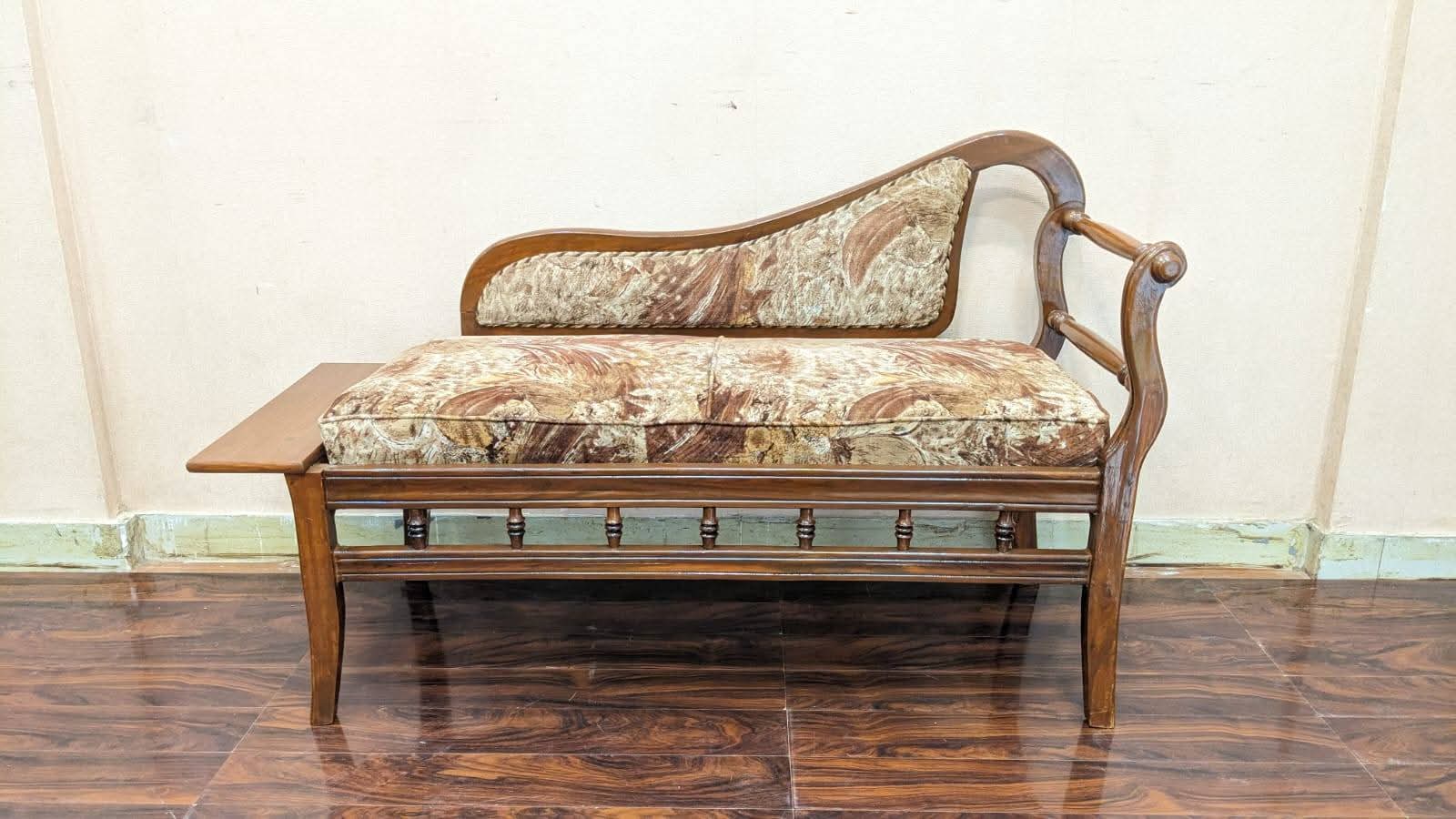 2 Seater Seattee