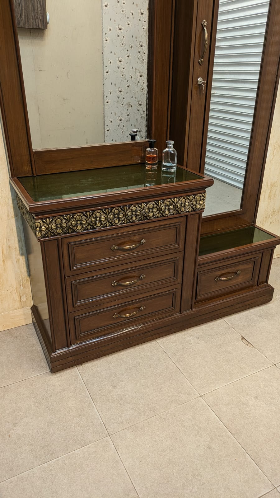 Elegant King Size Bedroom Set