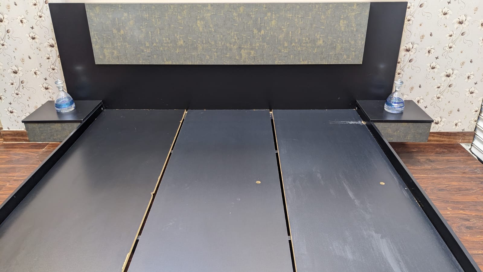 🔥Habitt🔥 Novak King Size Bed with 2 Attached Side Tables