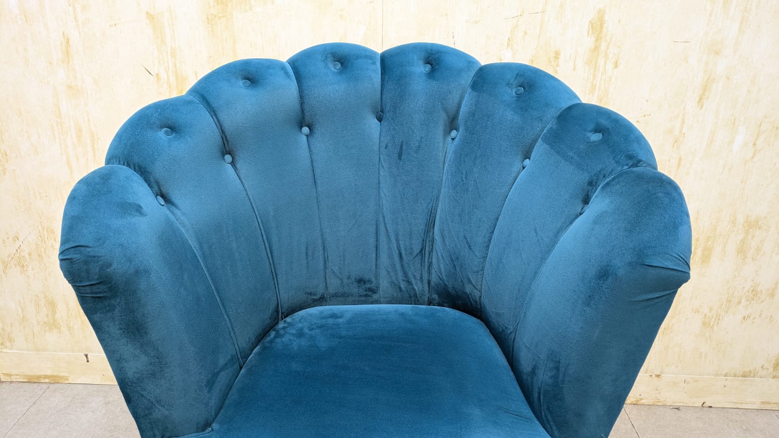 BEAUTIFUL PAIR OF ACCENT CHAIRS WITH MATCHING TABLE