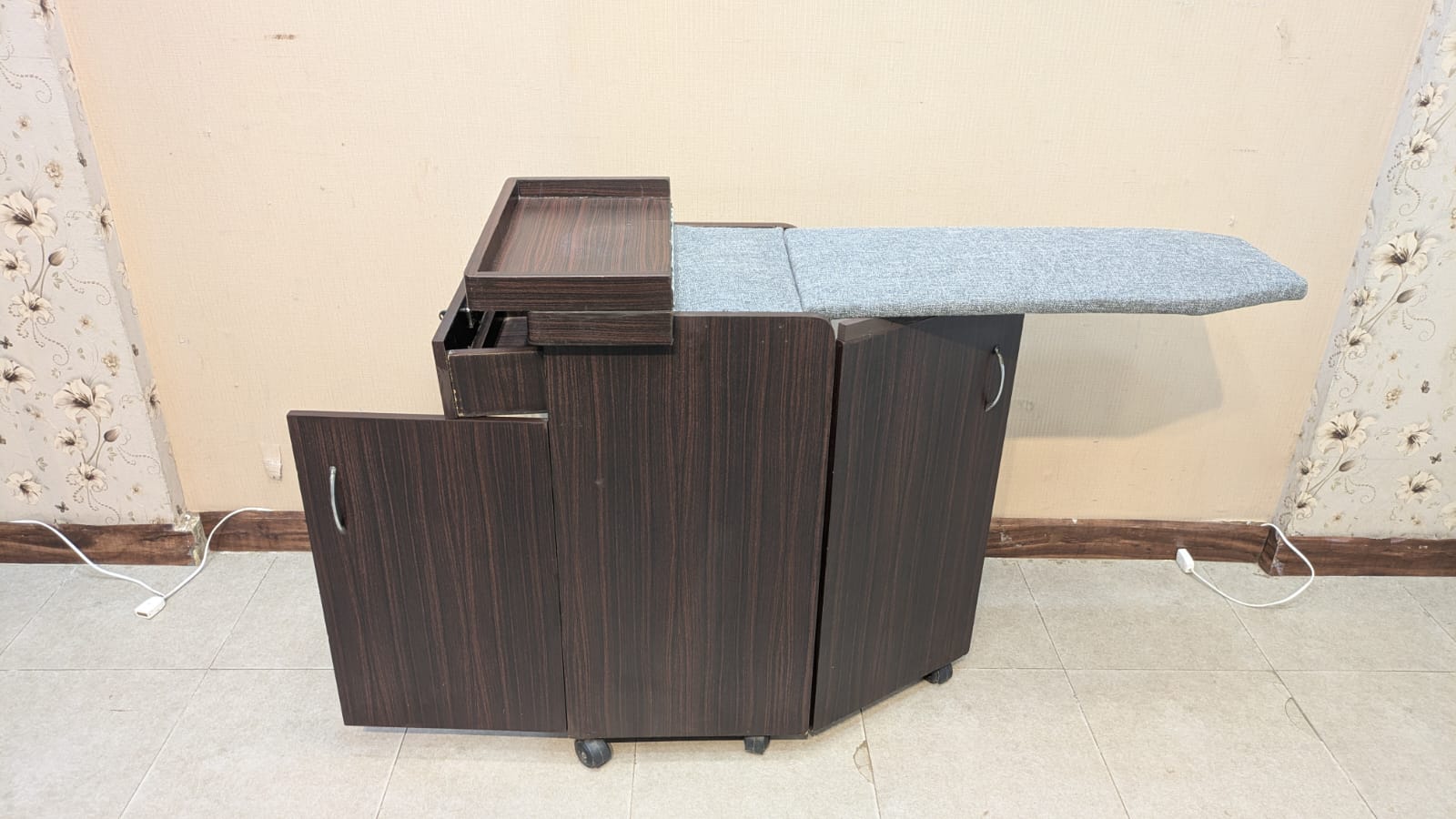 Foldable Iron Stand