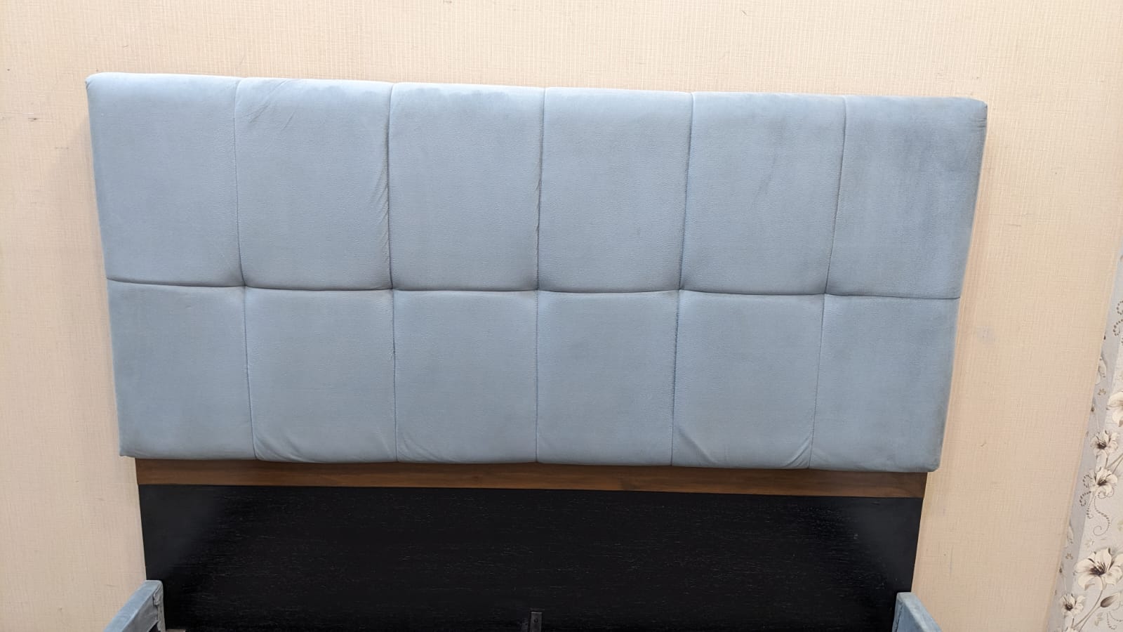 Fully Cushioned Queen Size Bed