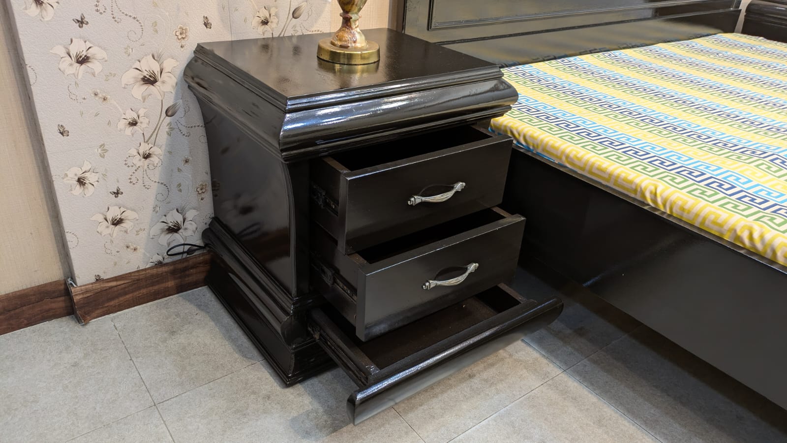 King Size Bed With 2 Side Tables and Dressing Table