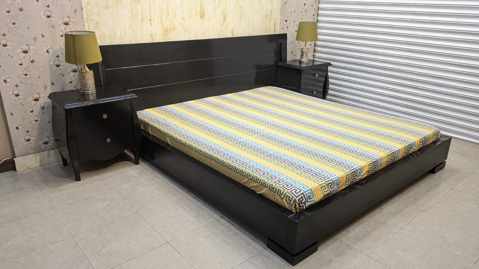 King Size Bed With 2 Side Tables
