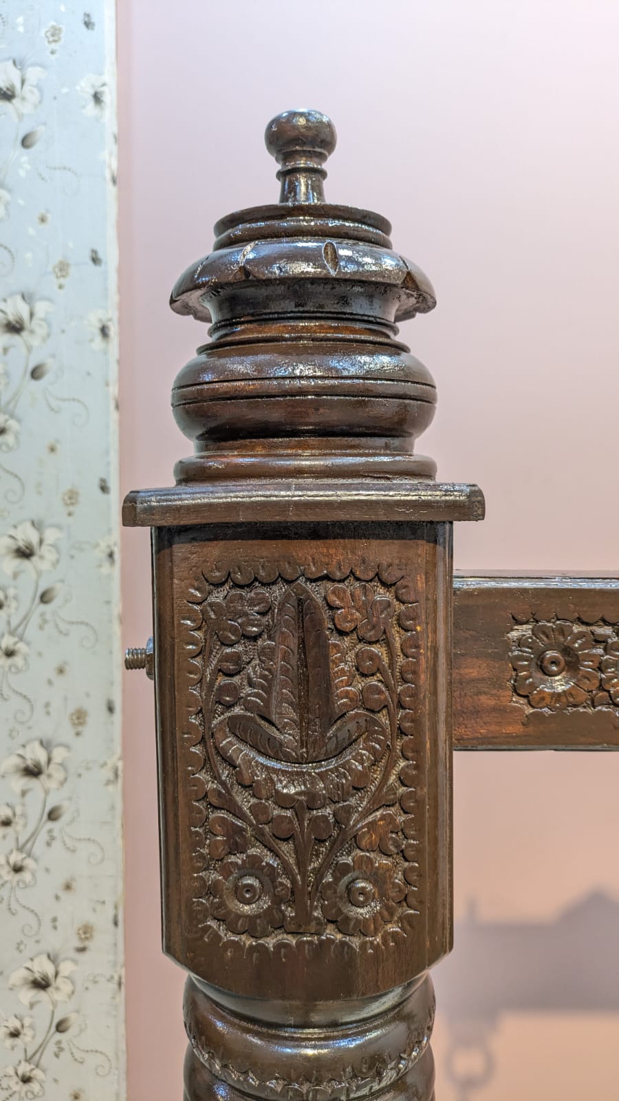 Chinioti jhoola In Solid Sheesham Wood