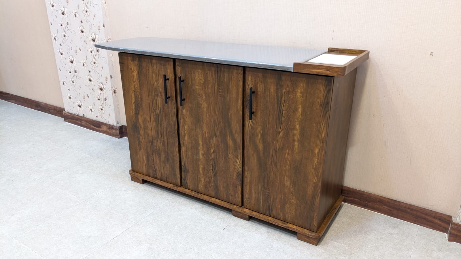 Brand New Divinecrafts Iron Table