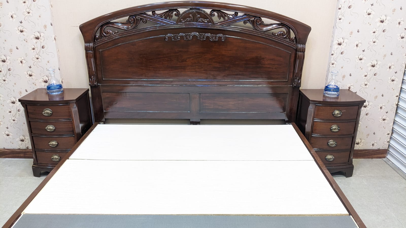 Solid Sheesham Wood King Size Bed with 2 Side Tables