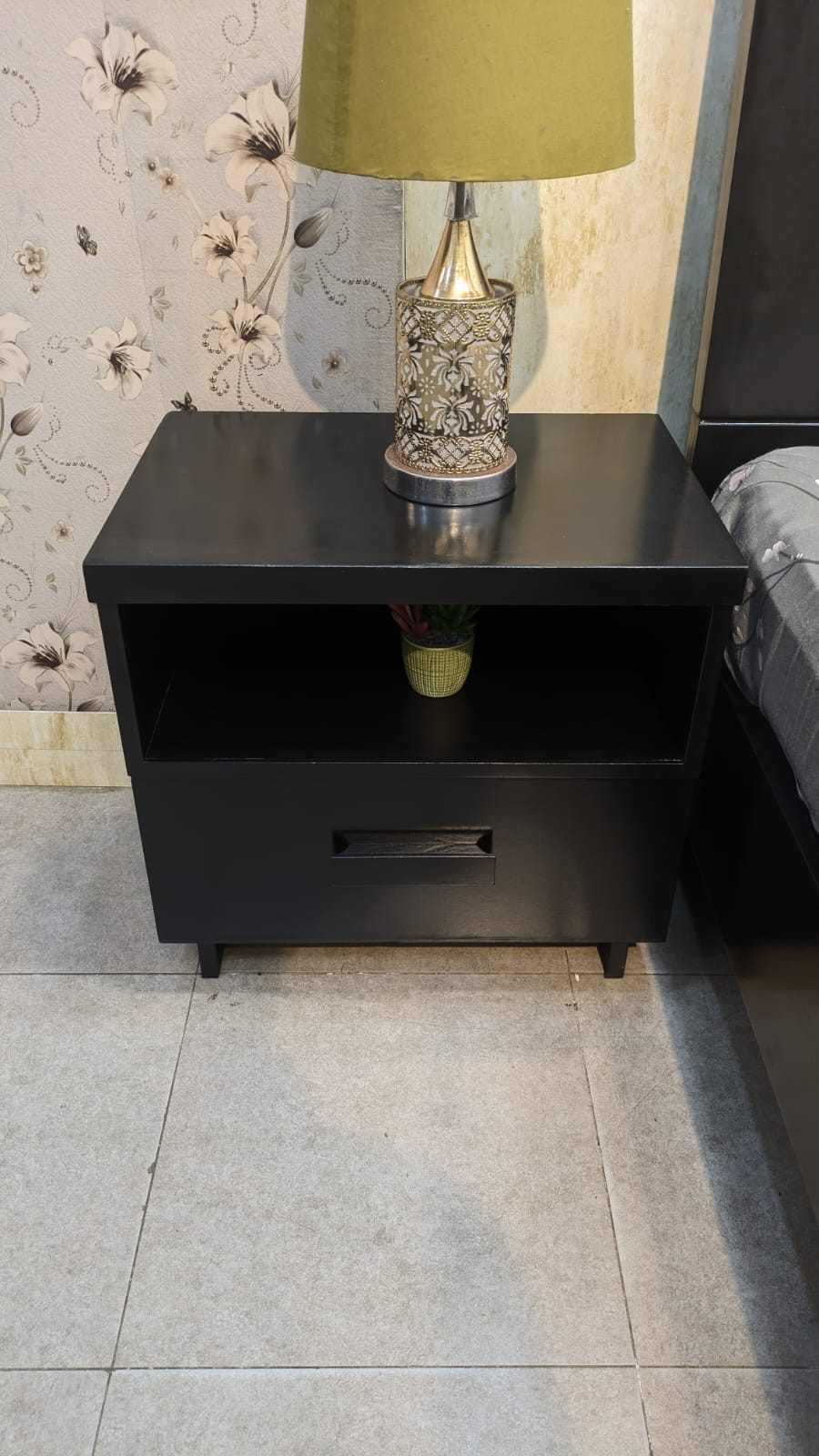 King Size Bed With 2 Side table