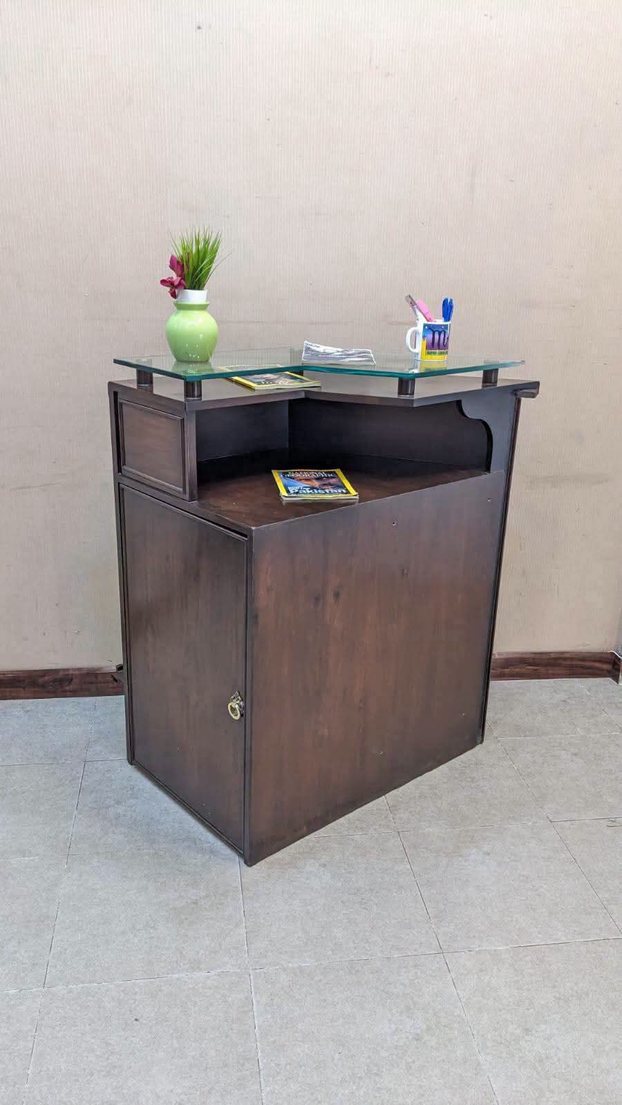 Stylish Counter Table
