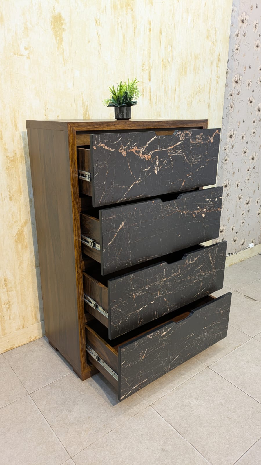 BRAND NEW CHEST OF DRAWERS