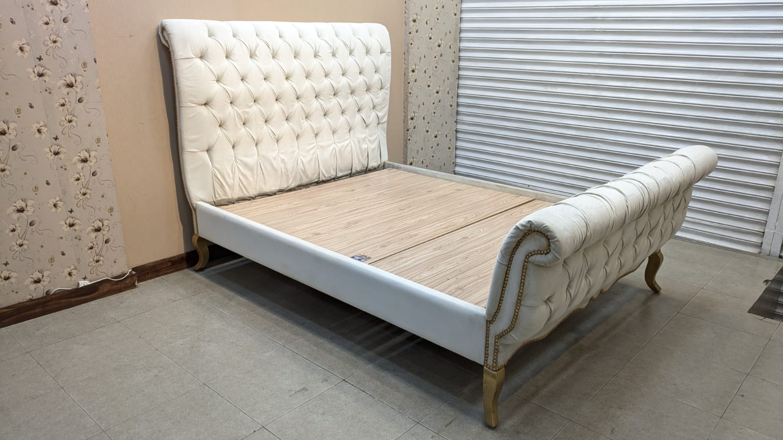 Modern Chesterfield Design Queen Size Bed
