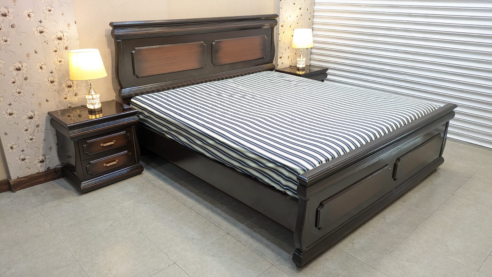 King Size Bed With 2 Side Tables and Dressing Table