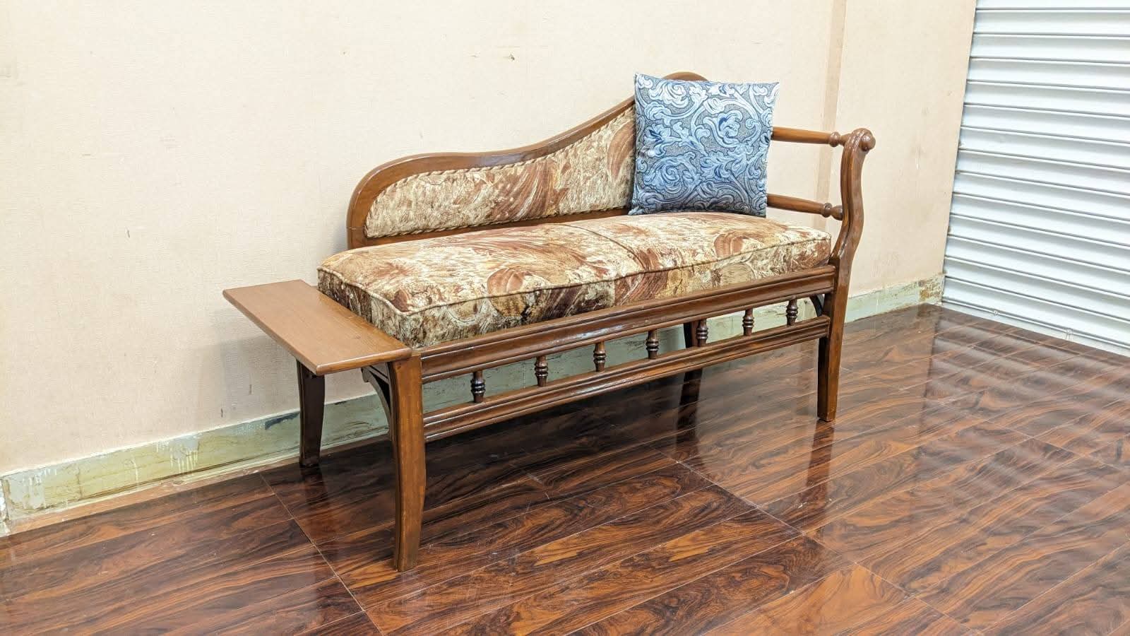 2 Seater Seattee