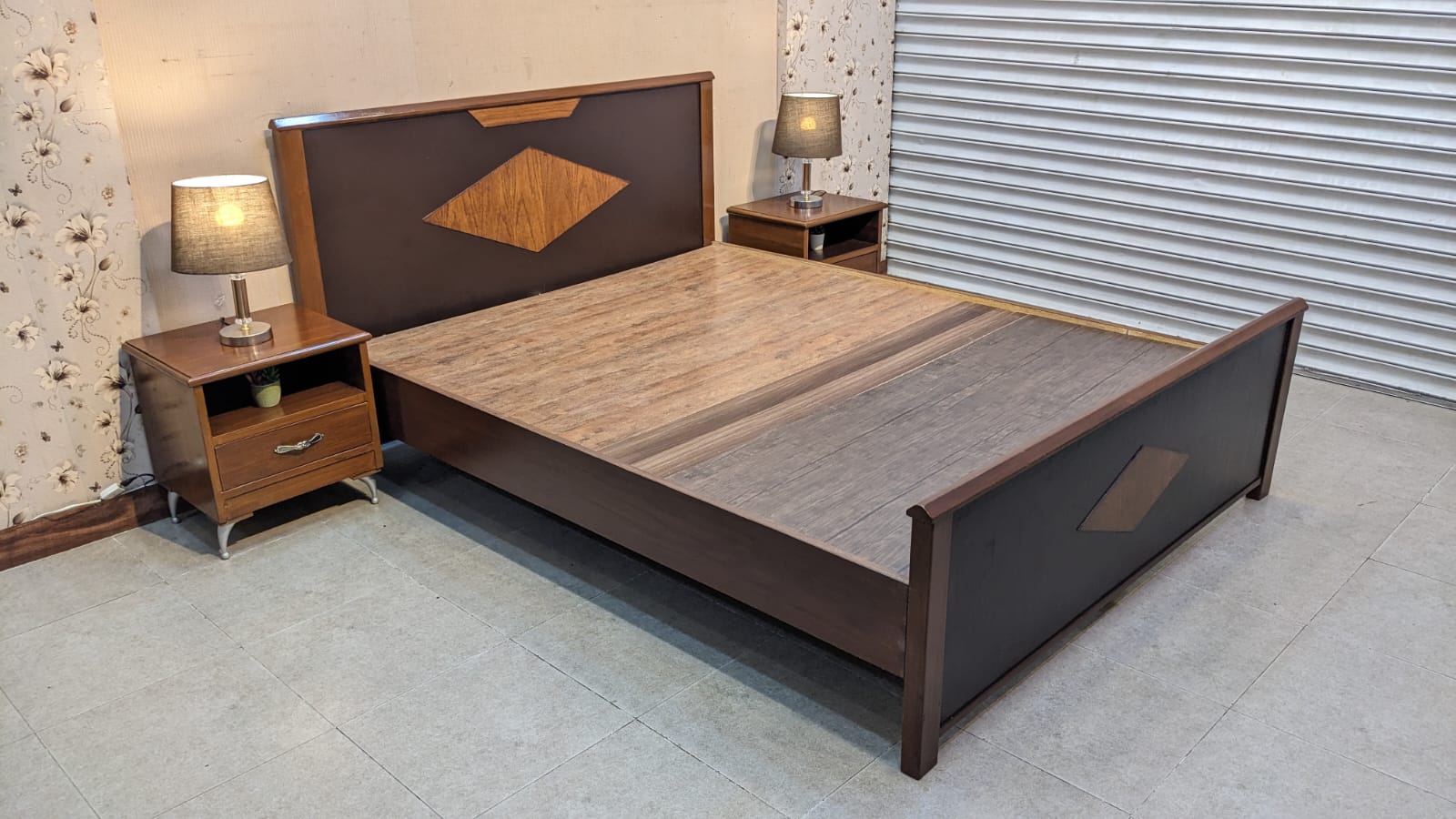Queen Size Bed With 2 Side Tables