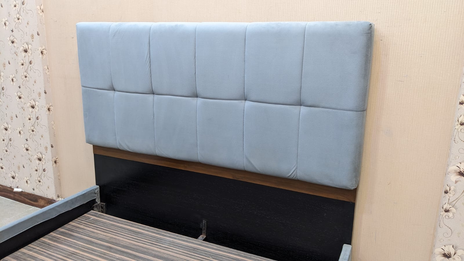 Fully Cushioned Queen Size Bed