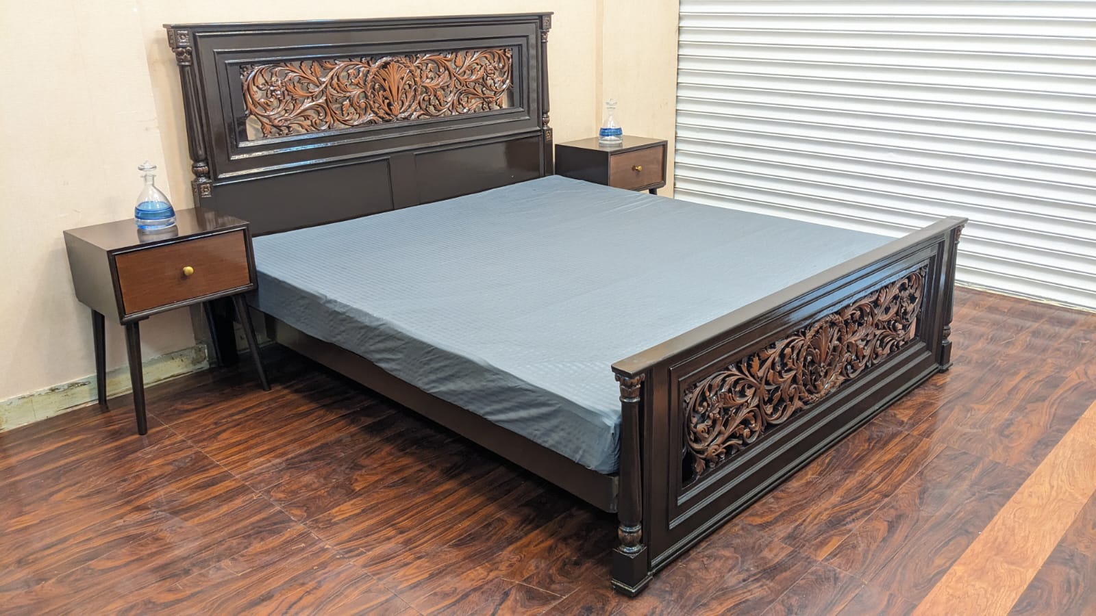 King Size Bed With 2 Side Tables