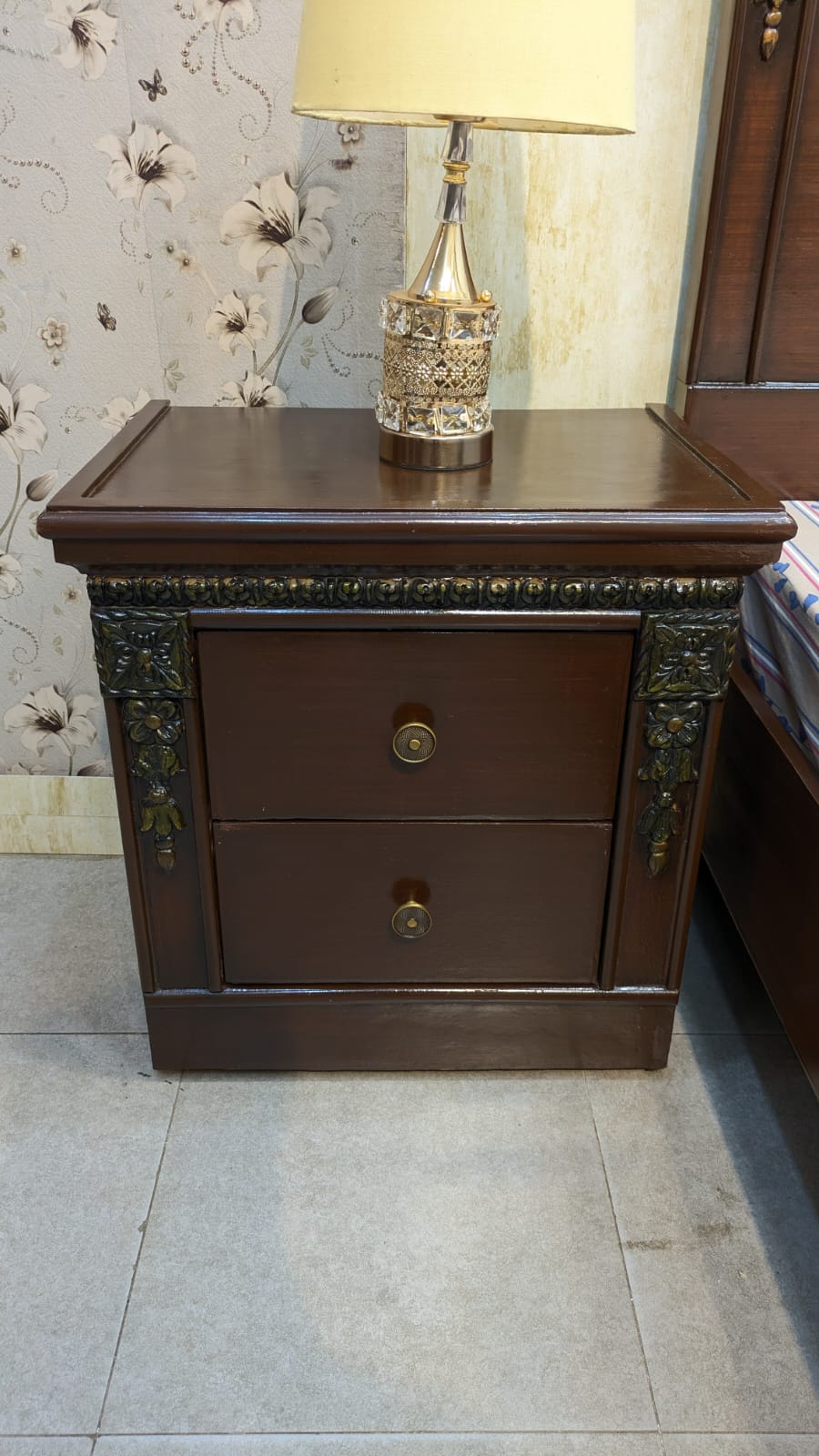 Elegant Sheesham Wood king Size Bed with 1 side table