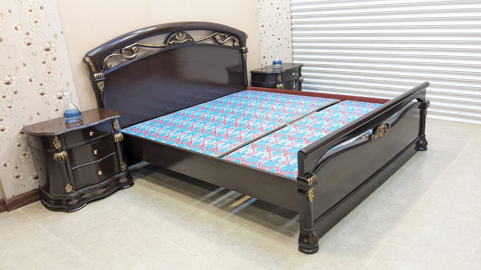 King Size Bed with 2 Side Tables