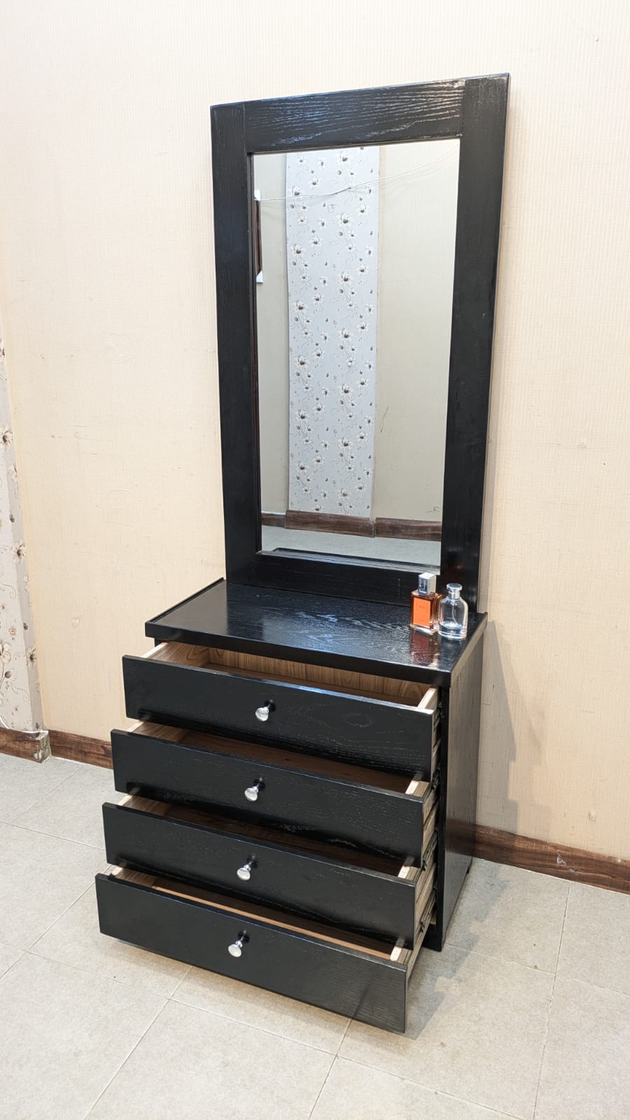 Twin Size Bed With Dressing Table