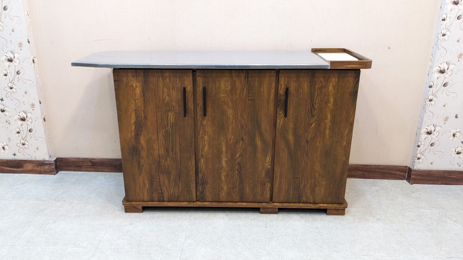 Brand New Divinecrafts Iron Table