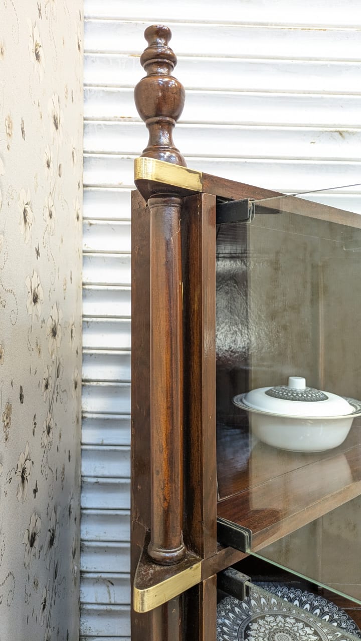 Crockery divider
