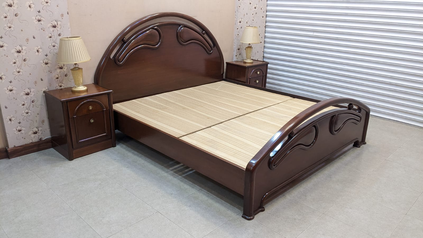 King Size Bed With 2 Side Tables