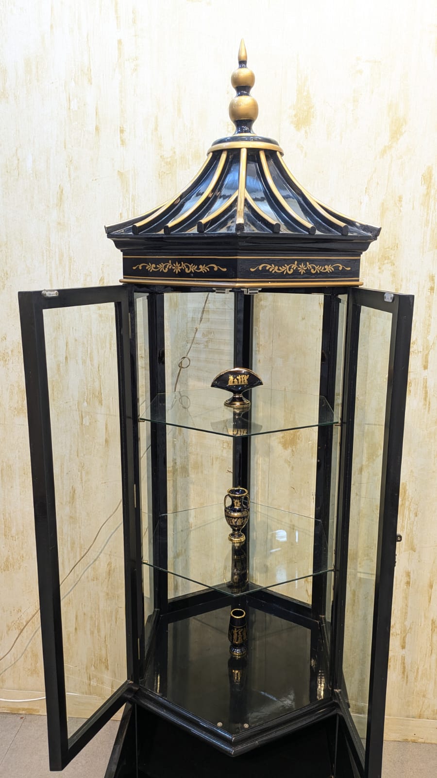 Chinese Black Lacquer Round Hexagon Pagoda Top Mother Of Pearl Showcase Display