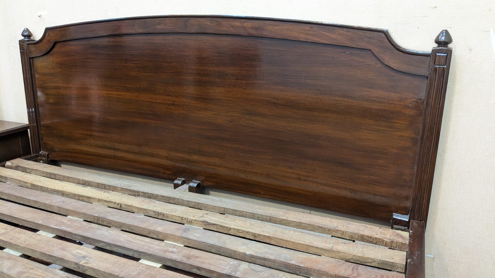 Queen Size Bed With 1 Side Table