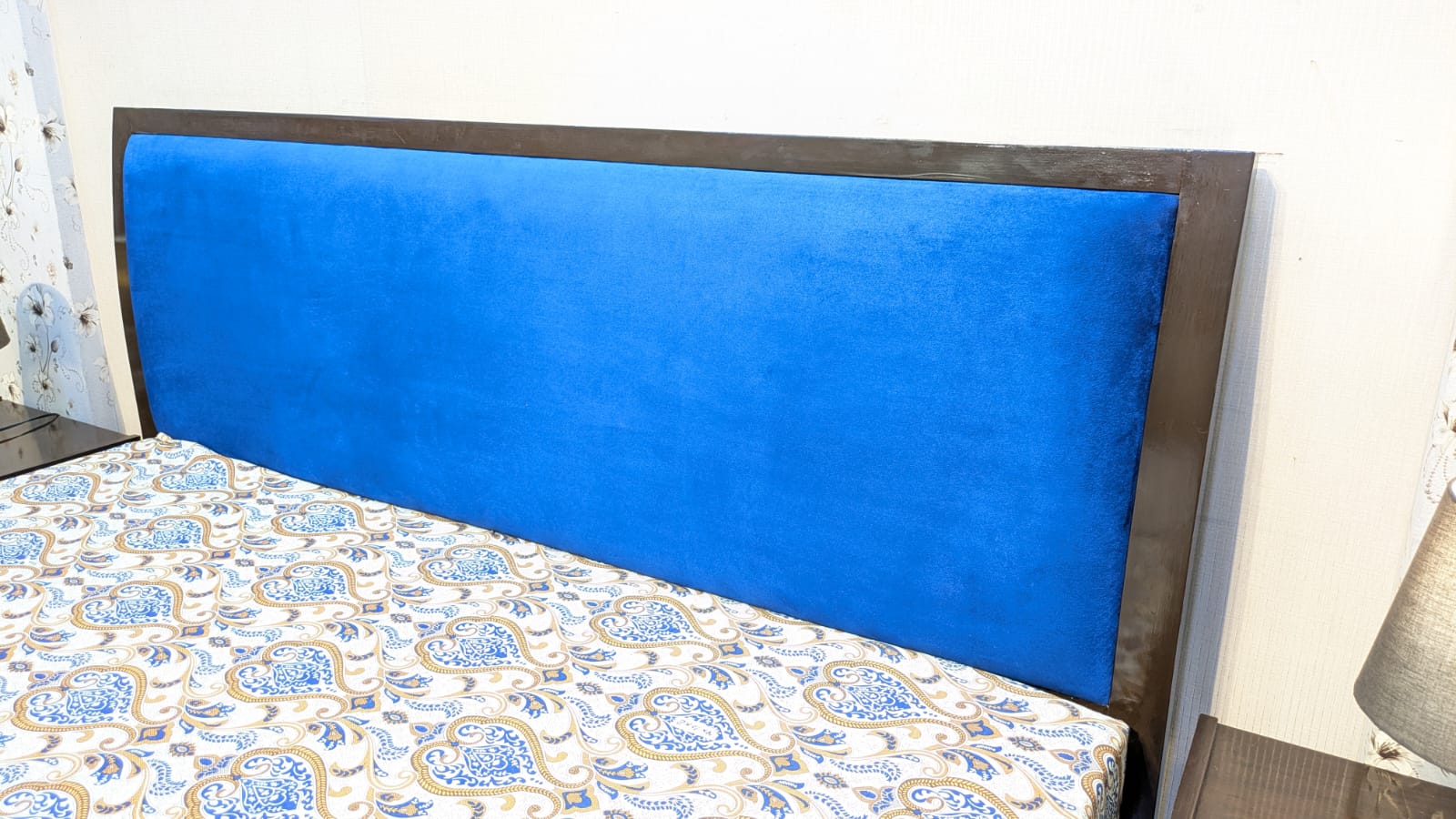 King Size Bed With 2 Side Tables