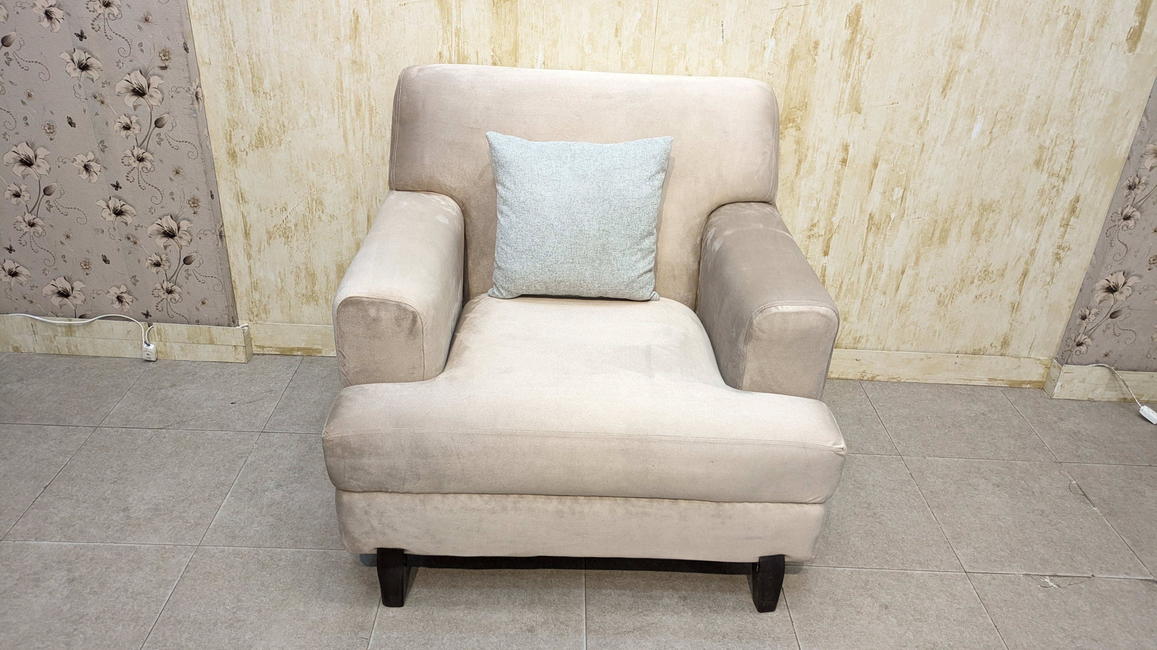 Imported Home Centre Dubai 6 Seater Sofa Set